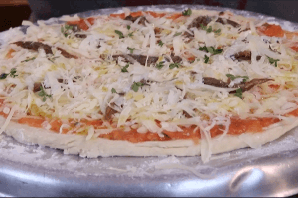 Pizza de Aliche: Uma Explosão de Sabores do Mar na Sua Boca