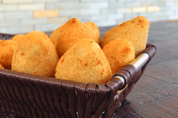 Coxinhas de Frango: Sabor Caseiro que Encanta Paladares