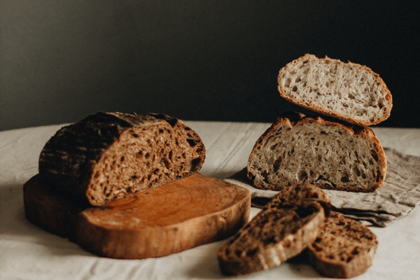 Pão Integral Multi-Grãos: Nutrição e Sabor em Cada Fatia